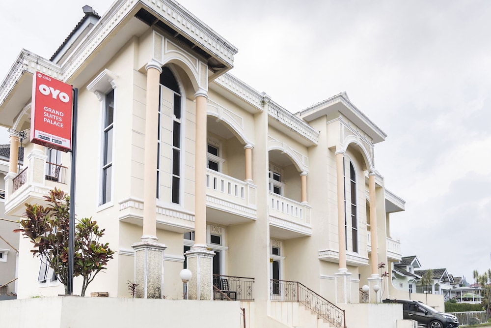 OYO 2950 Grand Suites Palace in Cianjur, Indonesia