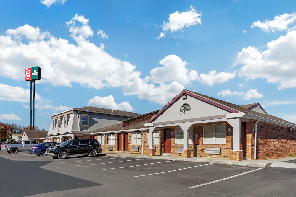 HomeTowne Studios by Red Roof Georgetown KY in Georgetown, United States