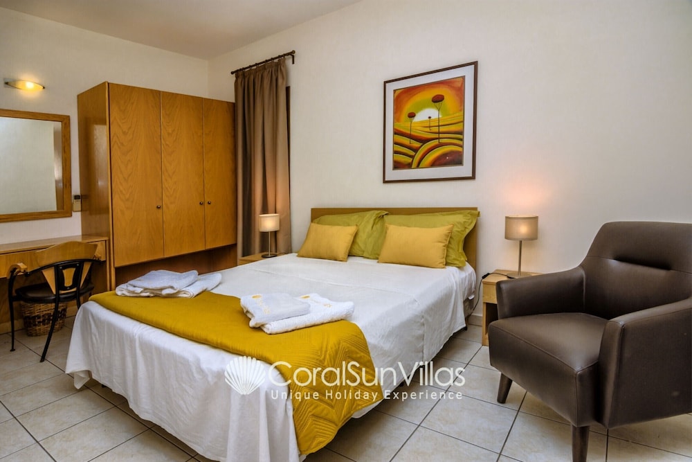 Exceptional Large Villa Private Heated Pool Complete Privacy Prime Location