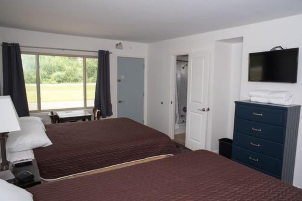 Three Lakes Motel - photo 5