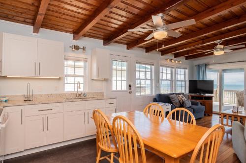 Chill'ax Inn by Oak Island Accommodations - photo 25