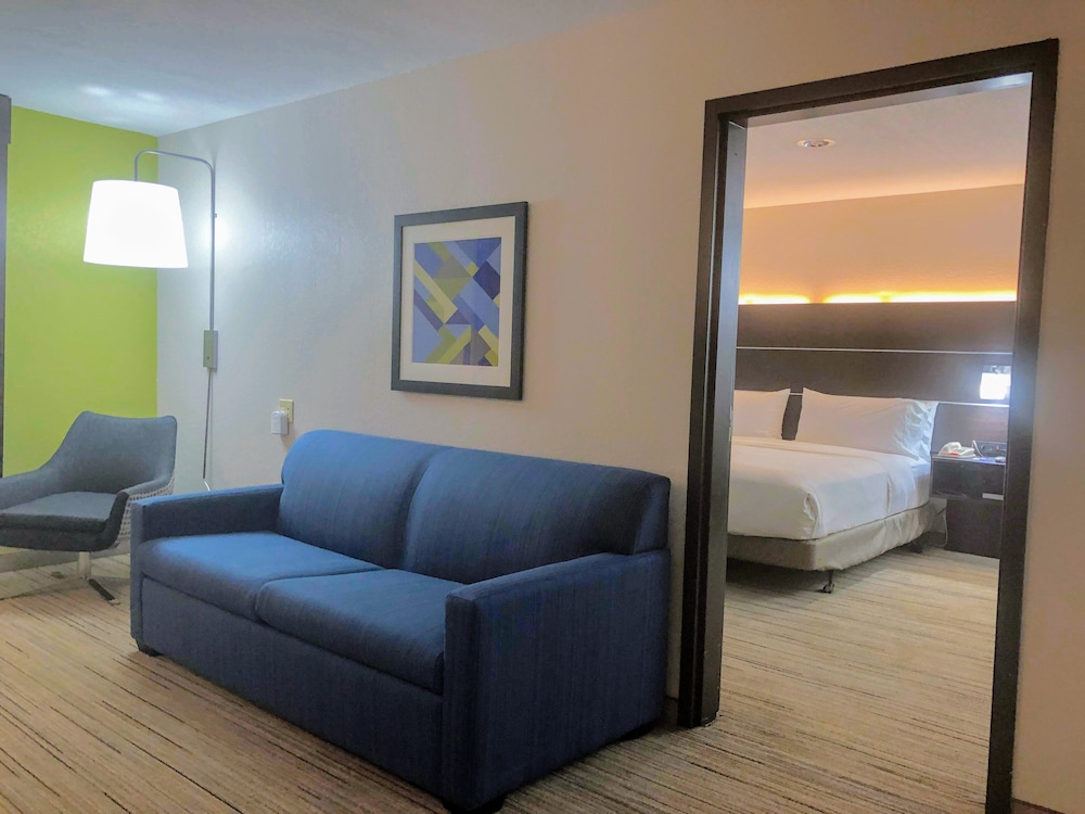 Holiday Inn Express & Suites Hearne by IHG - photo 6