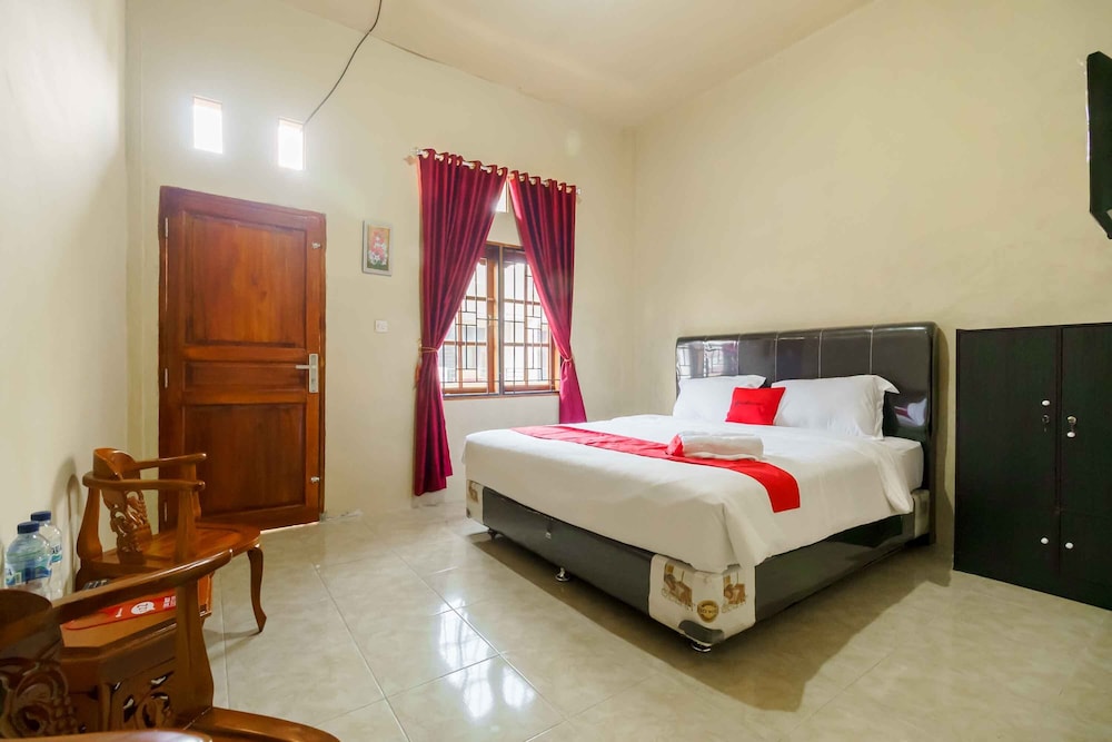 RedDoorz near Bukit Kubu Berastagi in Berastagi, Indonesia