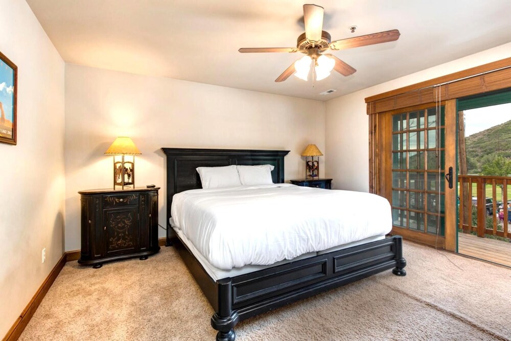 KBM Resorts Walk to Lifts and Main St Rent 1416 and 1418 Townhomes together Pri Hot tub PPS 1418 - photo 21