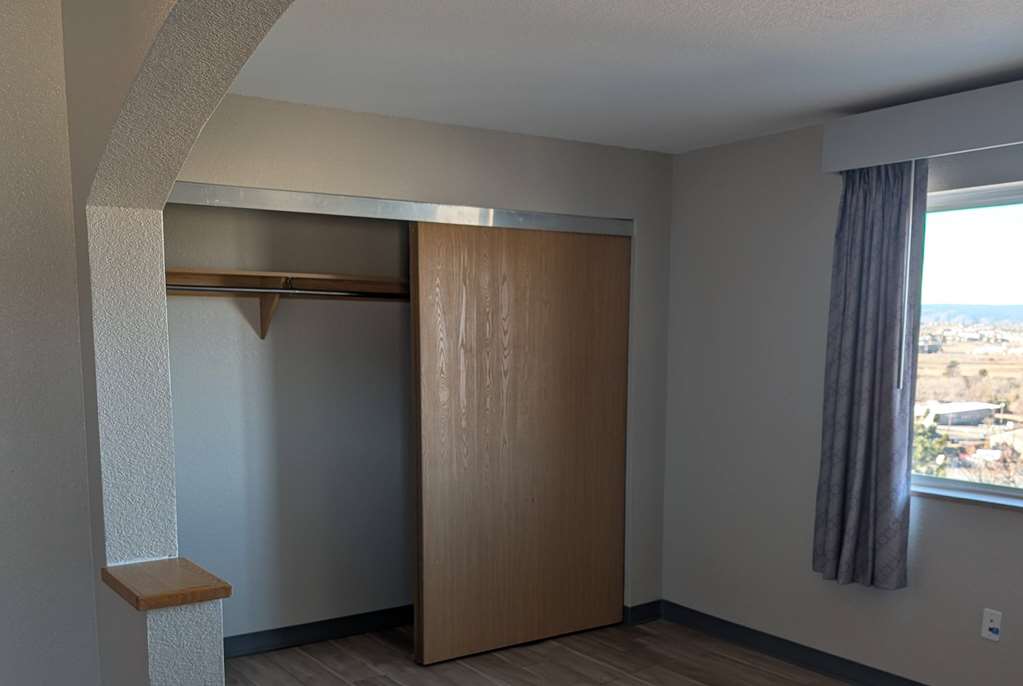 Days Inn & Suites by Wyndham Castle Rock - photo 27