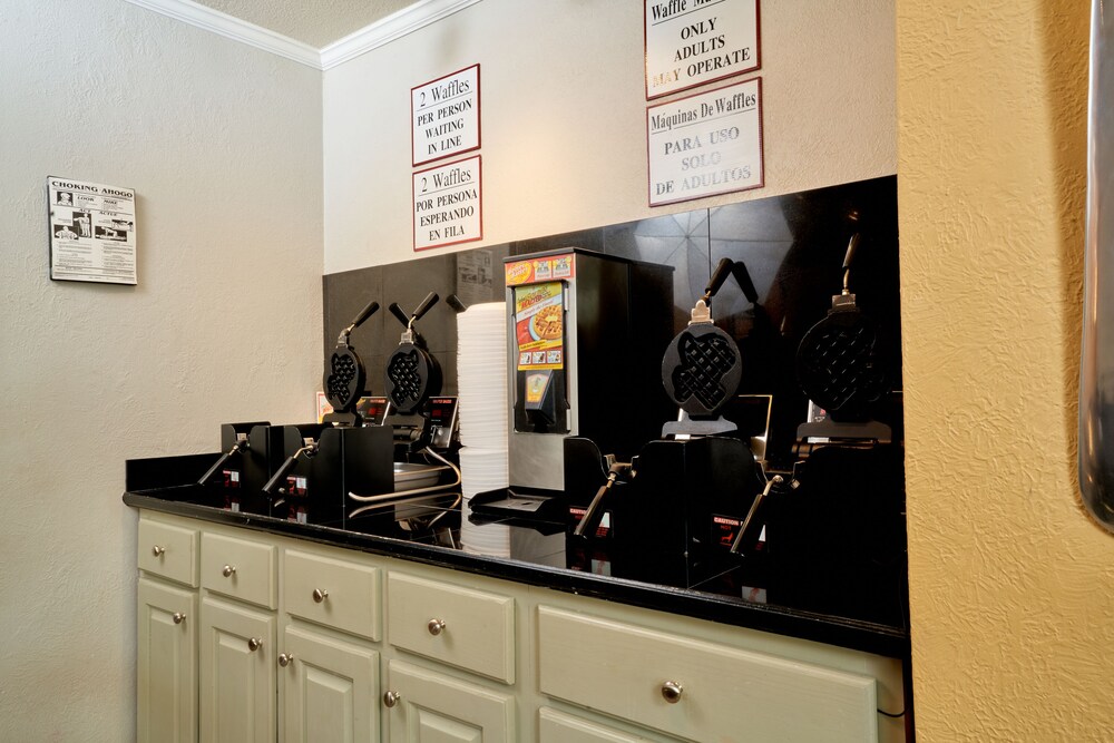 Family Garden Inn & Suites - photo 20