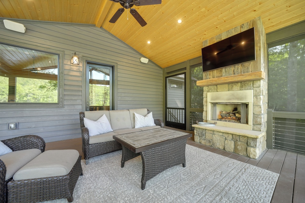 Grill Water Views: Chinquapin Resort Home - photo 9