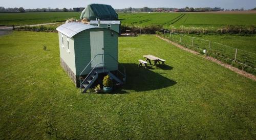 Maple Hut Four Acre Farm — hotel in Aylsham