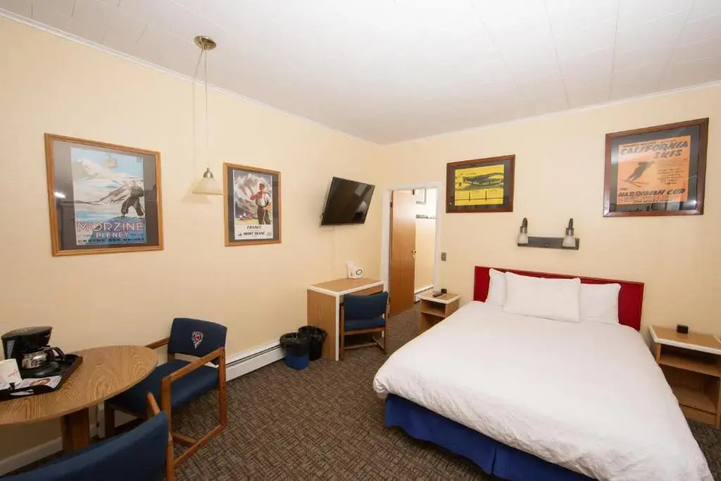 Yodeler Motel - photo 13
