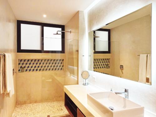 Central Park 103 Cozy and Modern Studio Spa Restaurant Gym — 4-Star Luxury Hotel in Tulum, Mexico