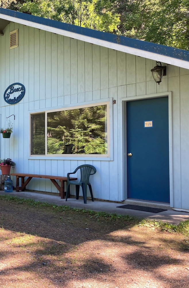 Beach Roadhouse - carbon neutral hotel in Haines