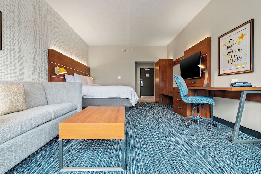 Holiday Inn Express & Suites Orlando Lake Buena Vista by IHG - photo 2