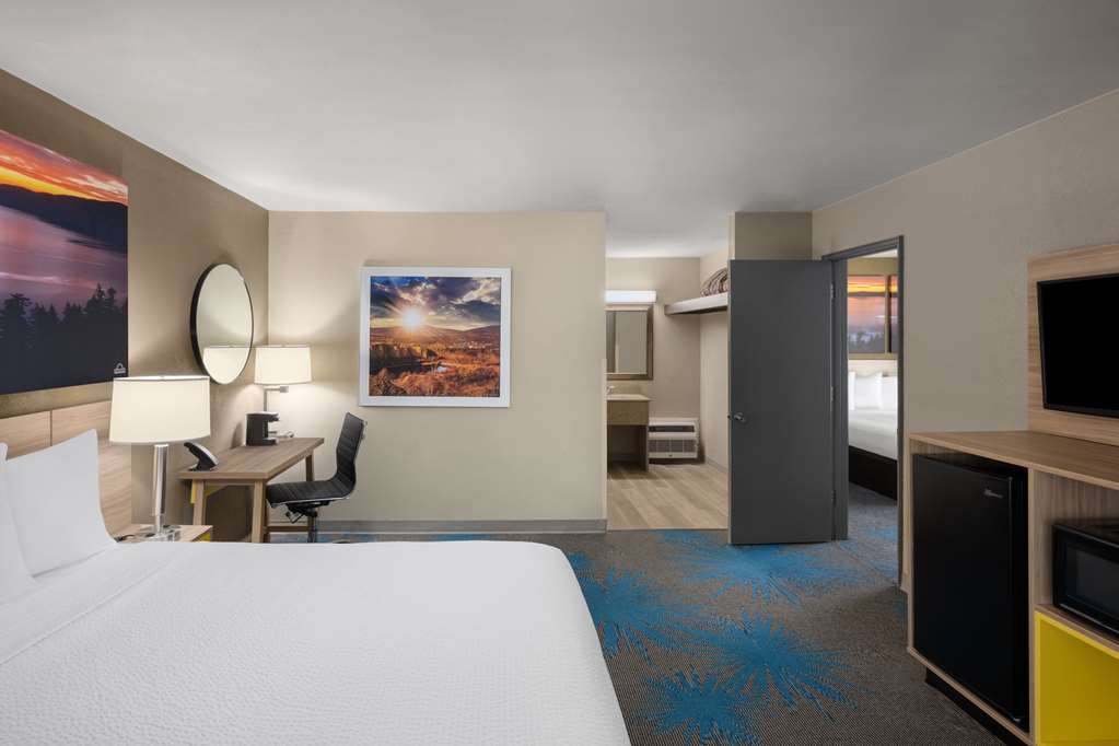 Days Inn by Wyndham Klamath Falls - photo 31