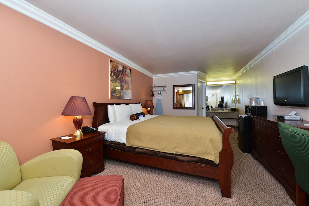 Inn By The Sfo - photo 21