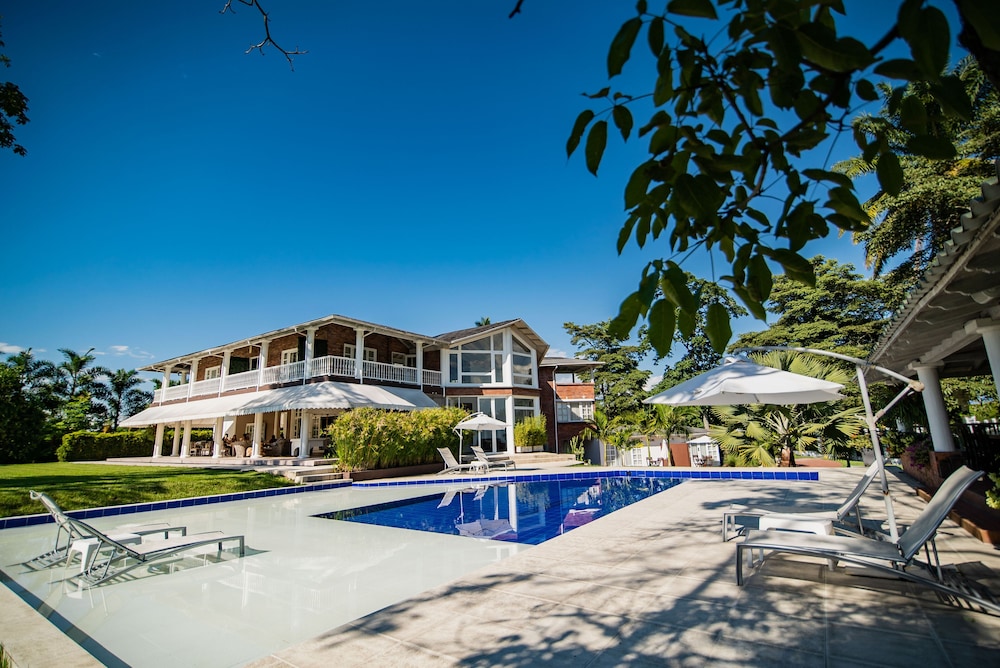 Casa Hotel El Triangulo — 4-Star Luxury Hotel in La Tebaida, Colombia