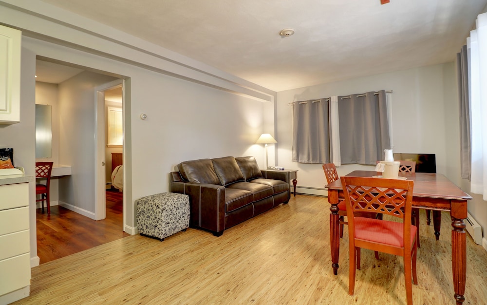 Hamilton Village Inn - photo 25