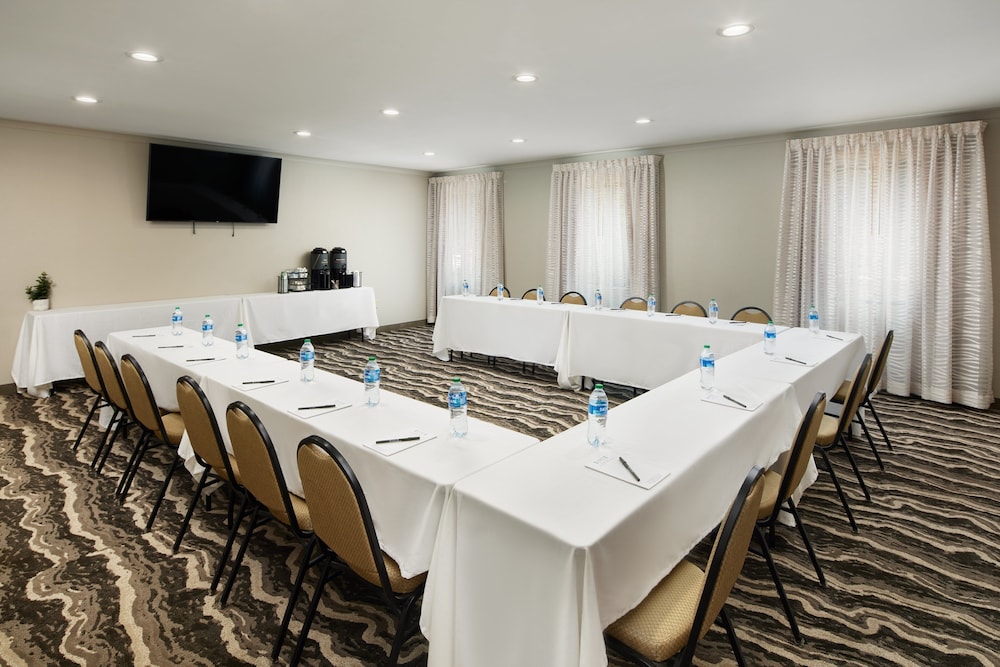 Staybridge Suites Durham Chapel Hill by IHG - photo 23