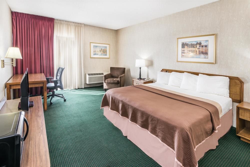Howard Johnson Hotel Milford New Haven - photo 9