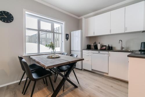 Framnesvegur Two Bedroom Apartment by Heimaleiga