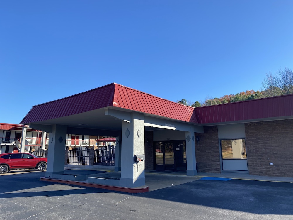 Red Roof Inn Jacksonville AL - photo 16