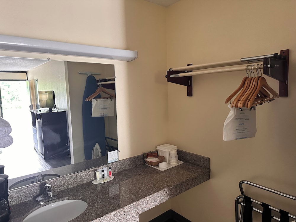 Travelodge by Wyndham Clarksville - photo 5