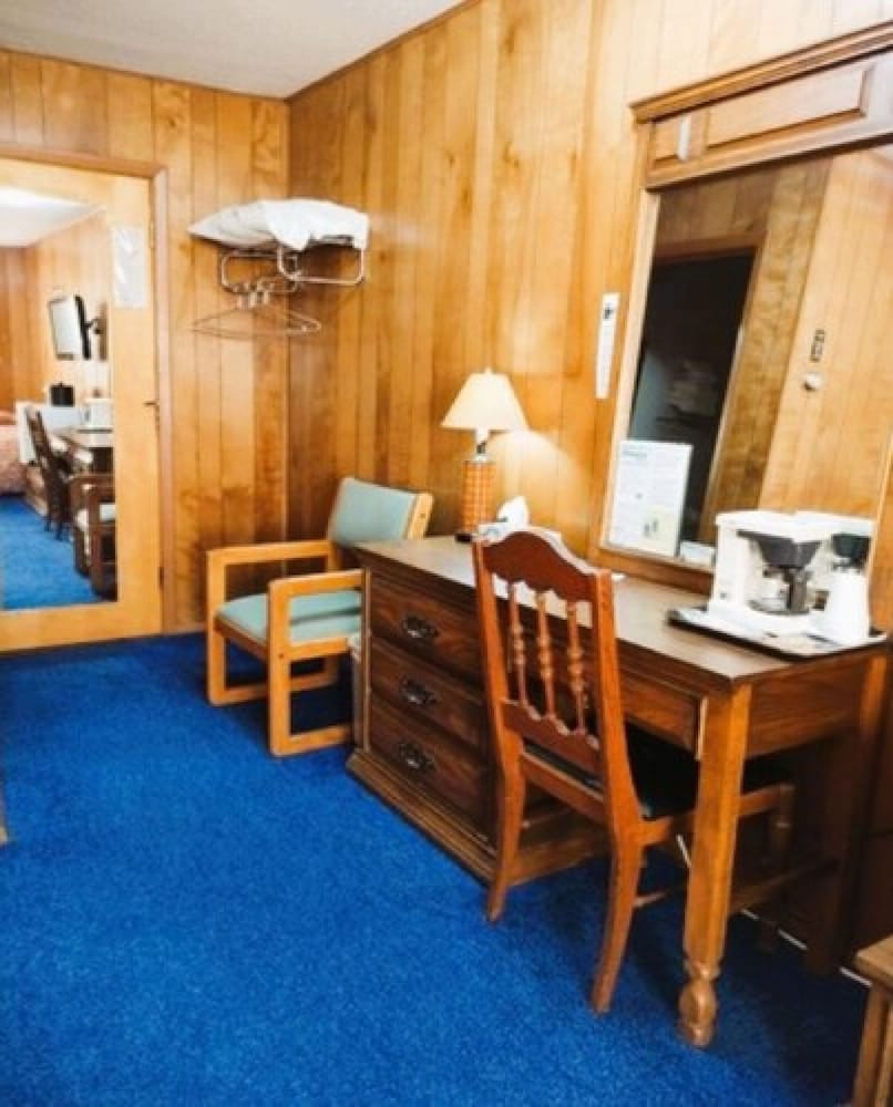 Love Hotels Voyageur by OYO at International Falls MN - photo 31