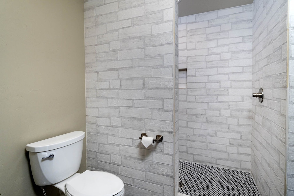 Ski Inn Taphouse Hotel - photo 21
