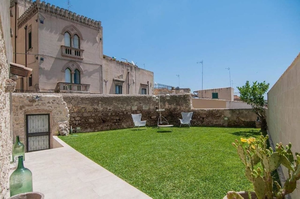 Intalloi in Noto, Italy