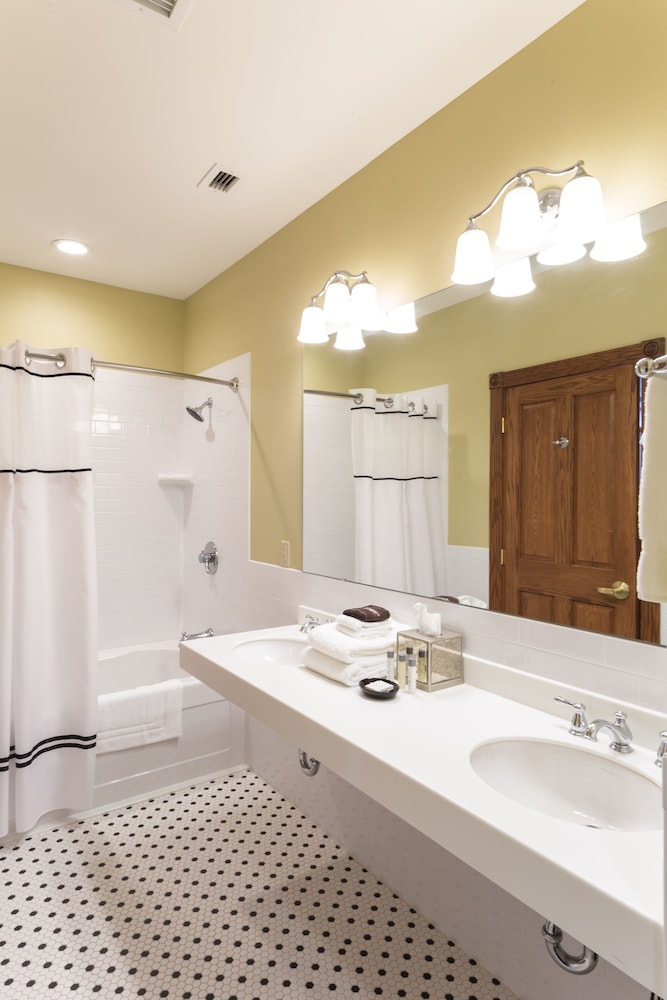 Hotel Winneshiek - photo 24