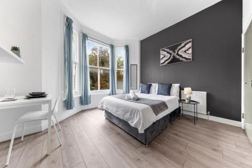 Stylish & Comfortable 2 Bedroom Apartment in Goshen Fast Wifi — 4-Star Luxury Hotel in London, United Kingdom