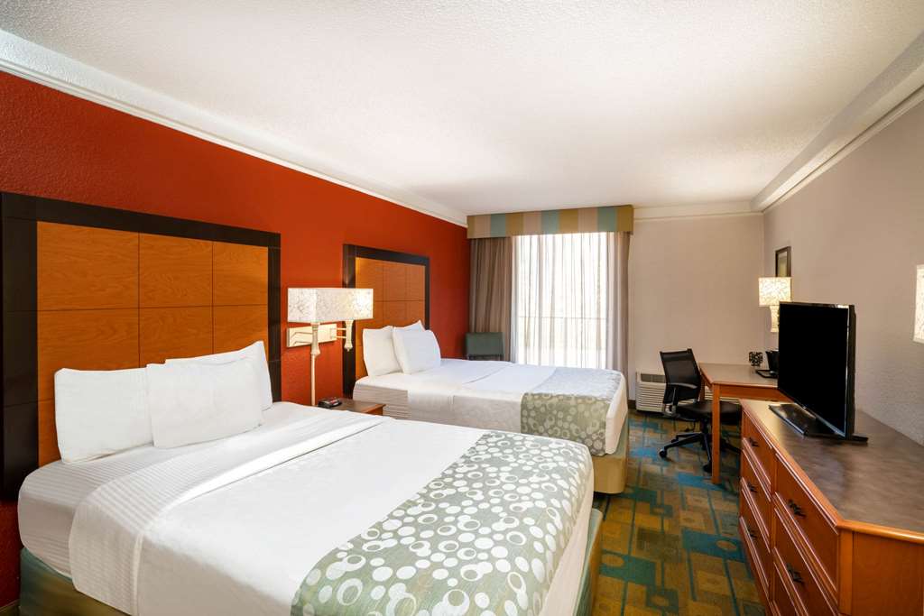 La Quinta Inn & Suites by Wyndham Nashville Airport Opryland - photo 24