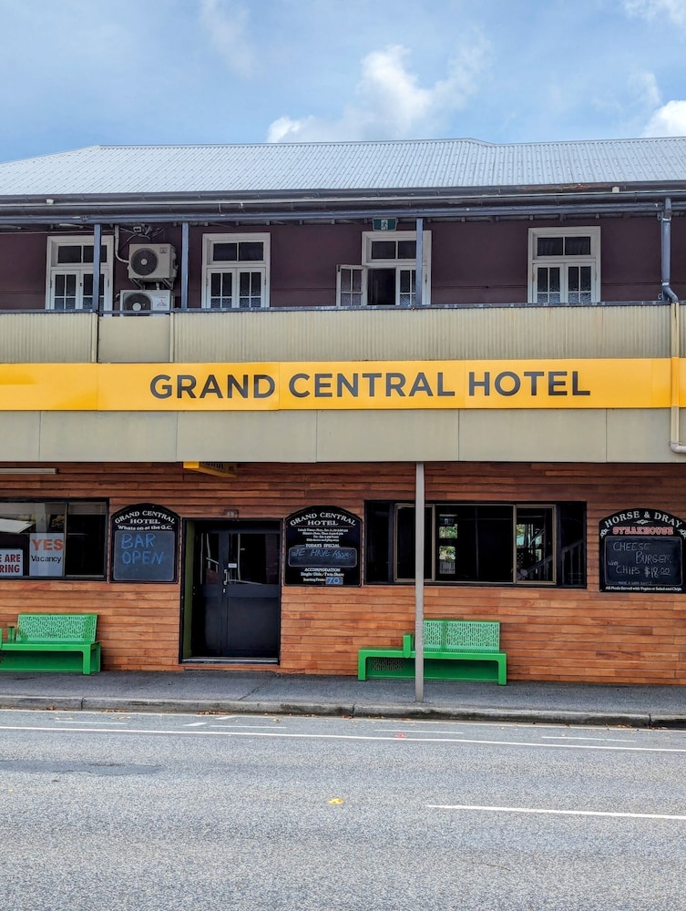 Grand Central Hotel Proserpine — Proserpine