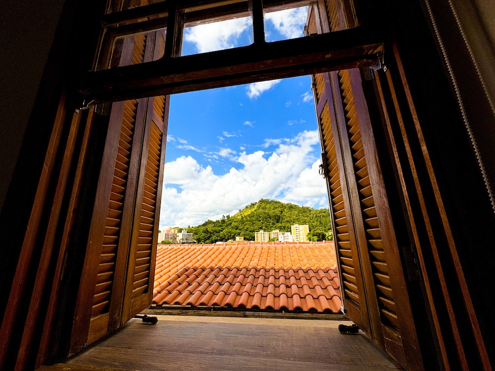 Edificio Barros Suítes Exclusivas in Serra Negra, Brasil