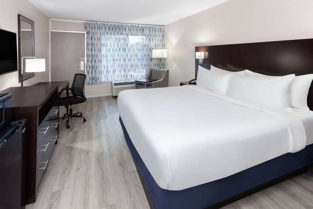 Days Inn by Wyndham Melbourne - photo 23