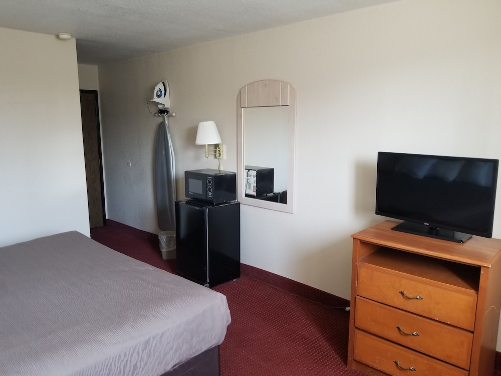 Americas Stay Inn - photo 17