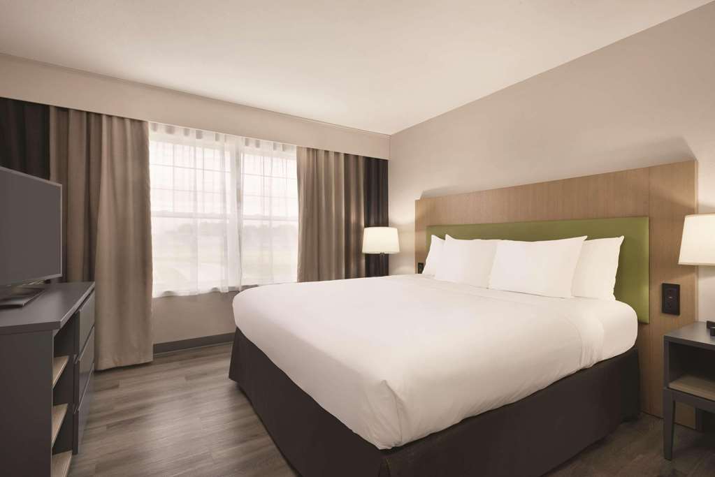 Country Inn & Suites by Radisson Waterloo IA - photo 17