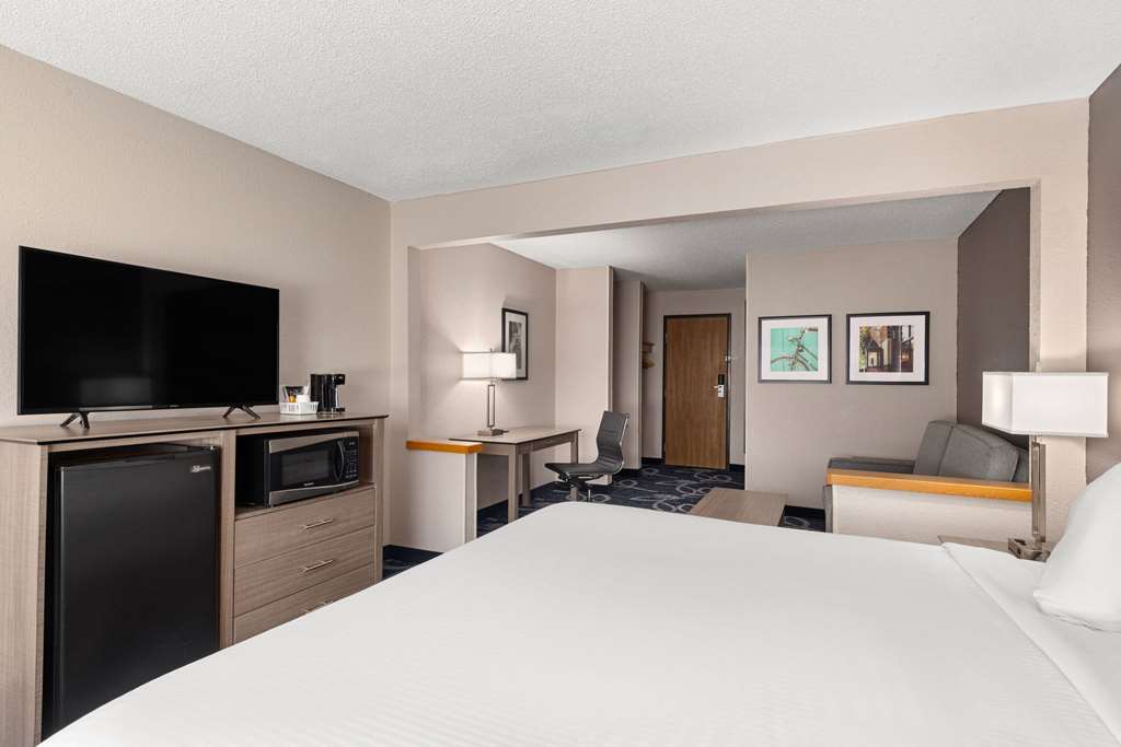 Baymont by Wyndham Waterloo - photo 35