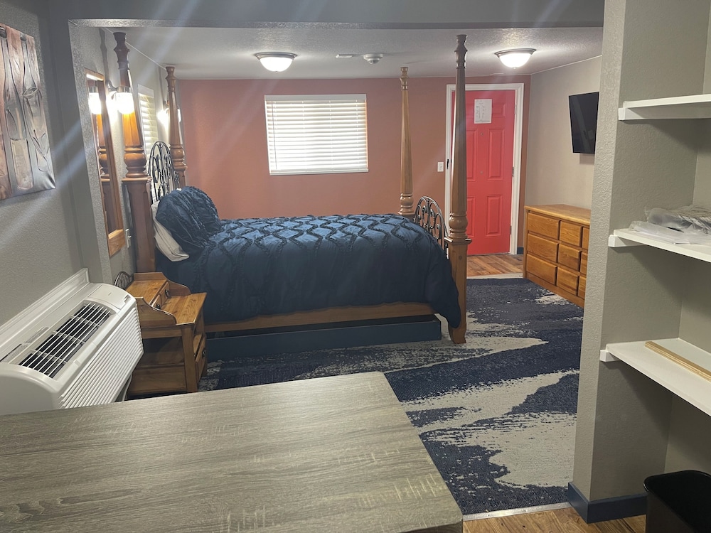 Cabins On Main Longmont 22274310 — Longmont