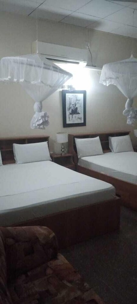 Milano Tourist Rest — Anuradhapura — photo 3