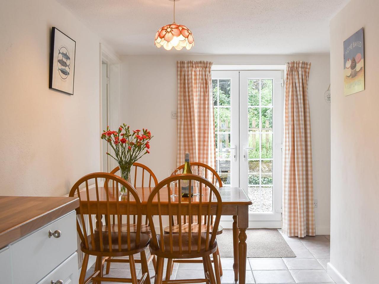 Dove Cottage — 4-Star Luxury Hotel in Callington, United Kingdom