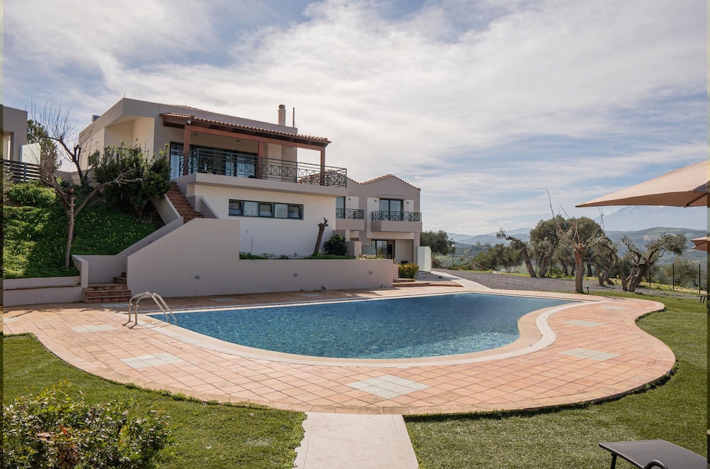 Olive Grove Maisonettes and Apts — 4-Star Luxury Hotel in Irakleion, Greece