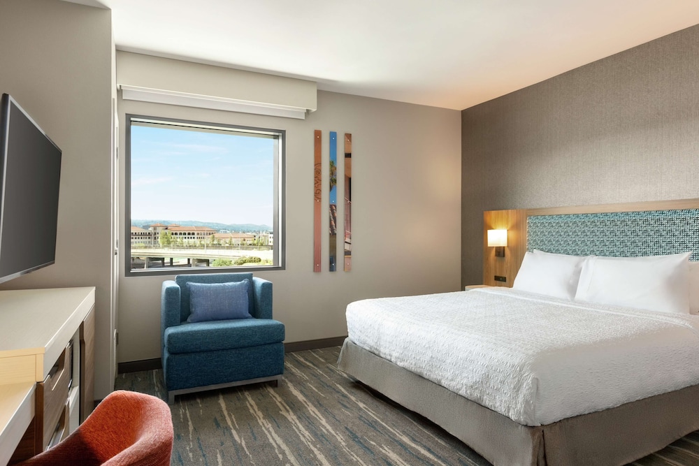 Hampton Inn & Suites San Mateo San Francisco Airport - photo 10