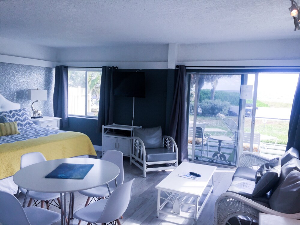 Coral Tides Resort - photo 6