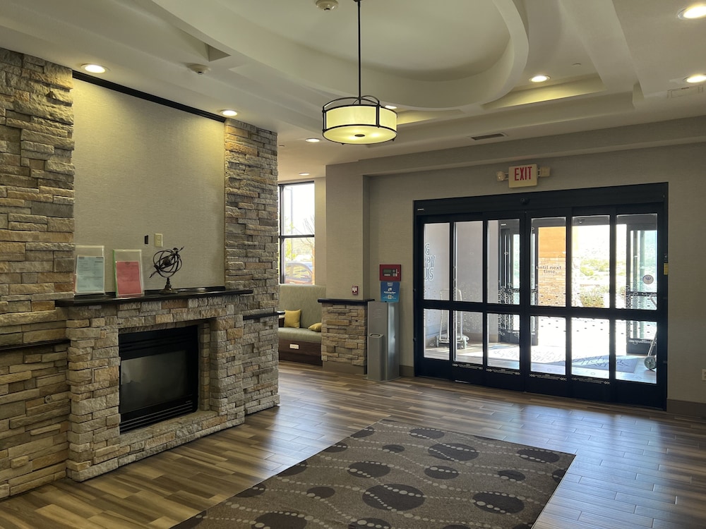 Hampton Inn & Suites Barstow - photo 3