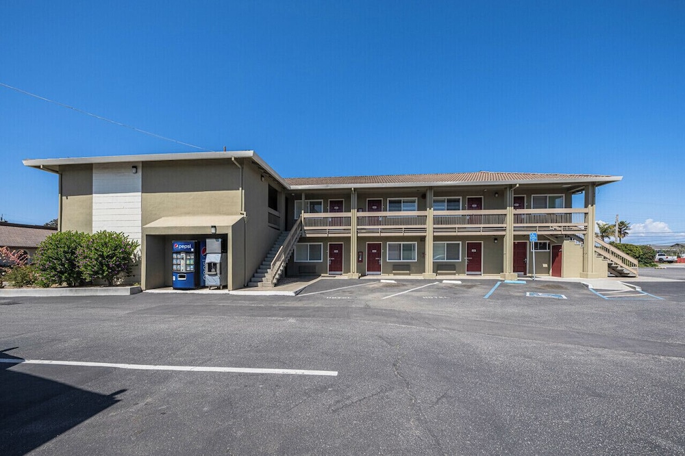 Coastal Valley Inn - photo 27
