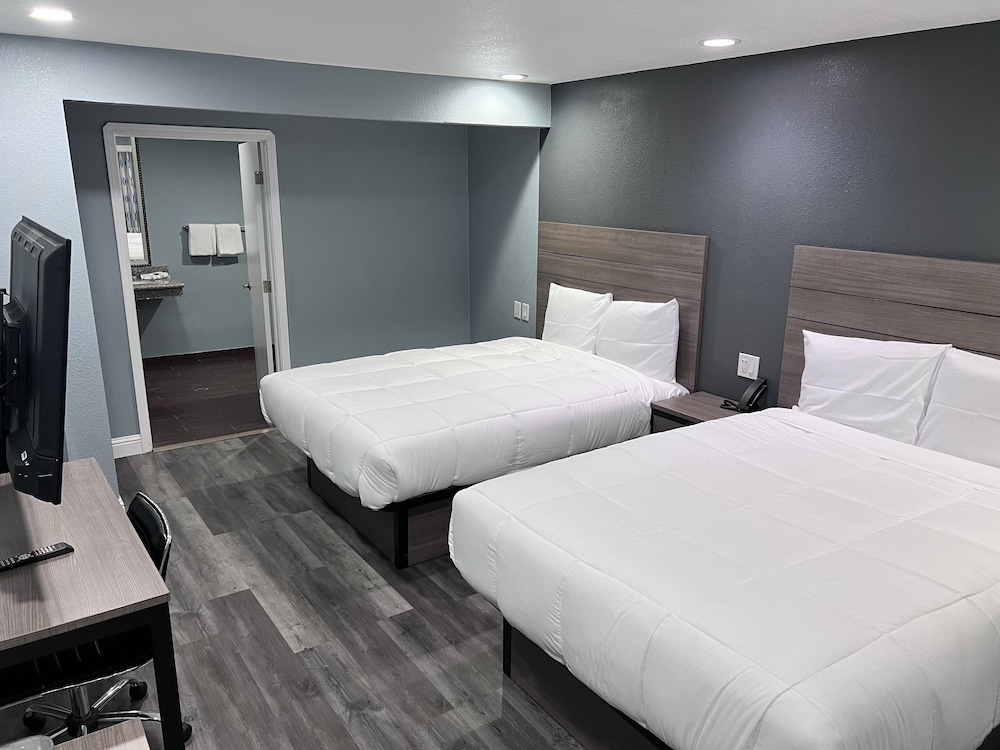Surf City Inn and Suites - photo 9