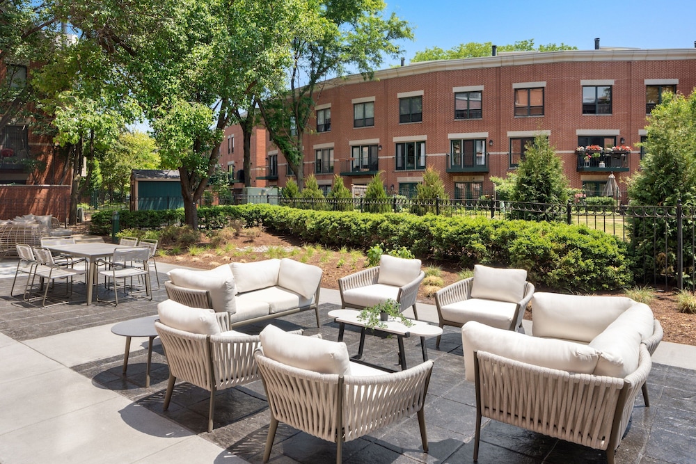 Courtyard by Marriott Chicago at Medical District UIC - photo 36