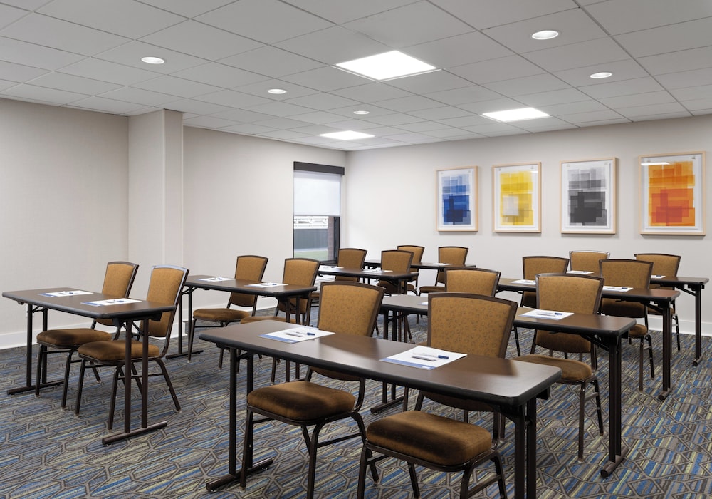 Holiday Inn Express Indianapolis Airport by IHG - photo 61