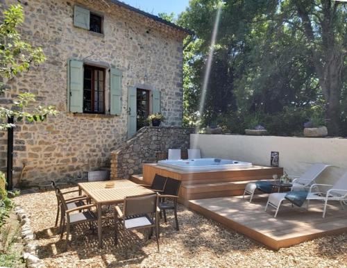 Mas du Moulin Neuf Holidayhome with Private Garden And Jacuzzi — hotel in Saint-Hippolyte-Du-Fort