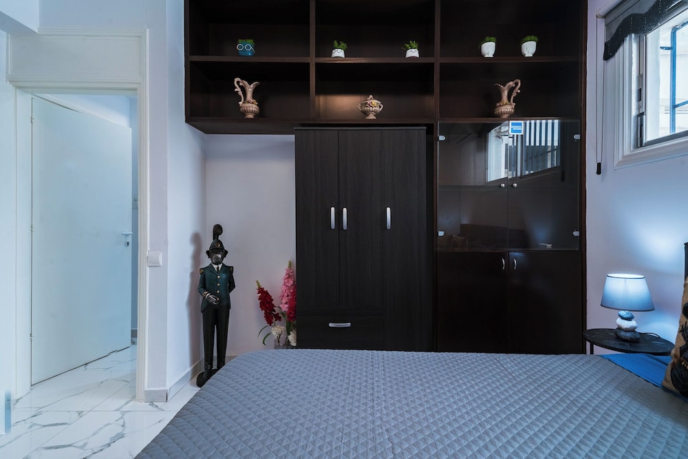 Cosy & Central Larnaca Suite
